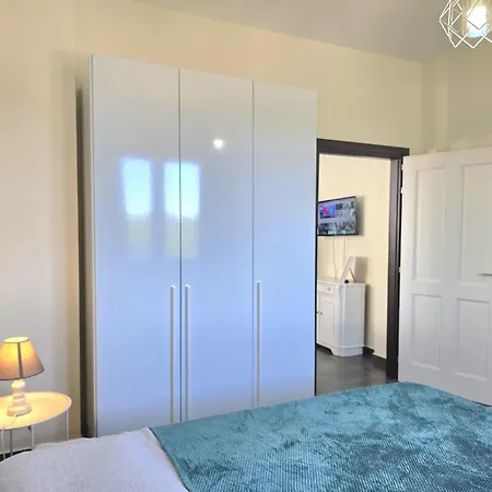 Sunny Corner Апартаменты *