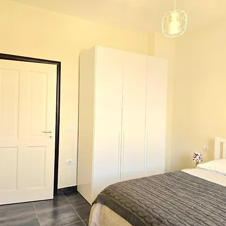 Sunny Corner Apartment Plazhi San Pietro